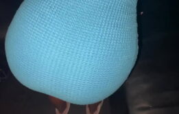 Namorado divide novinha na glory hole do swing