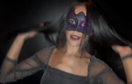 Ninfeta passa trabalho mas termina a noite banhada de porra no Swing em HD