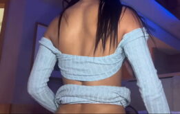 Novinha arranca a camisinha para transar no pelo em HD